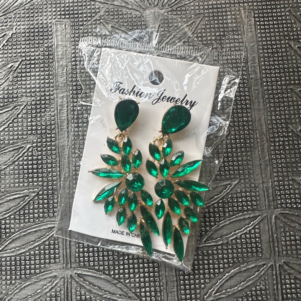 Fashion Jewelry Emerald Green Leaf Earrings